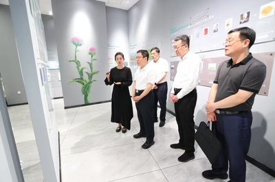 省委常委、秘書(shū)長(zhǎng)姜有為赴盤錦調(diào)研生物技術(shù)推廣工作